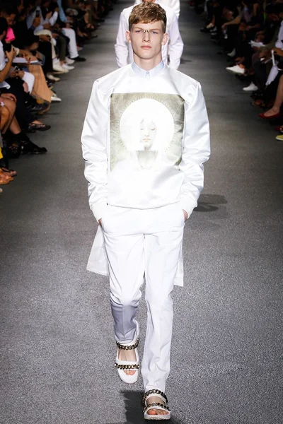 Look 60